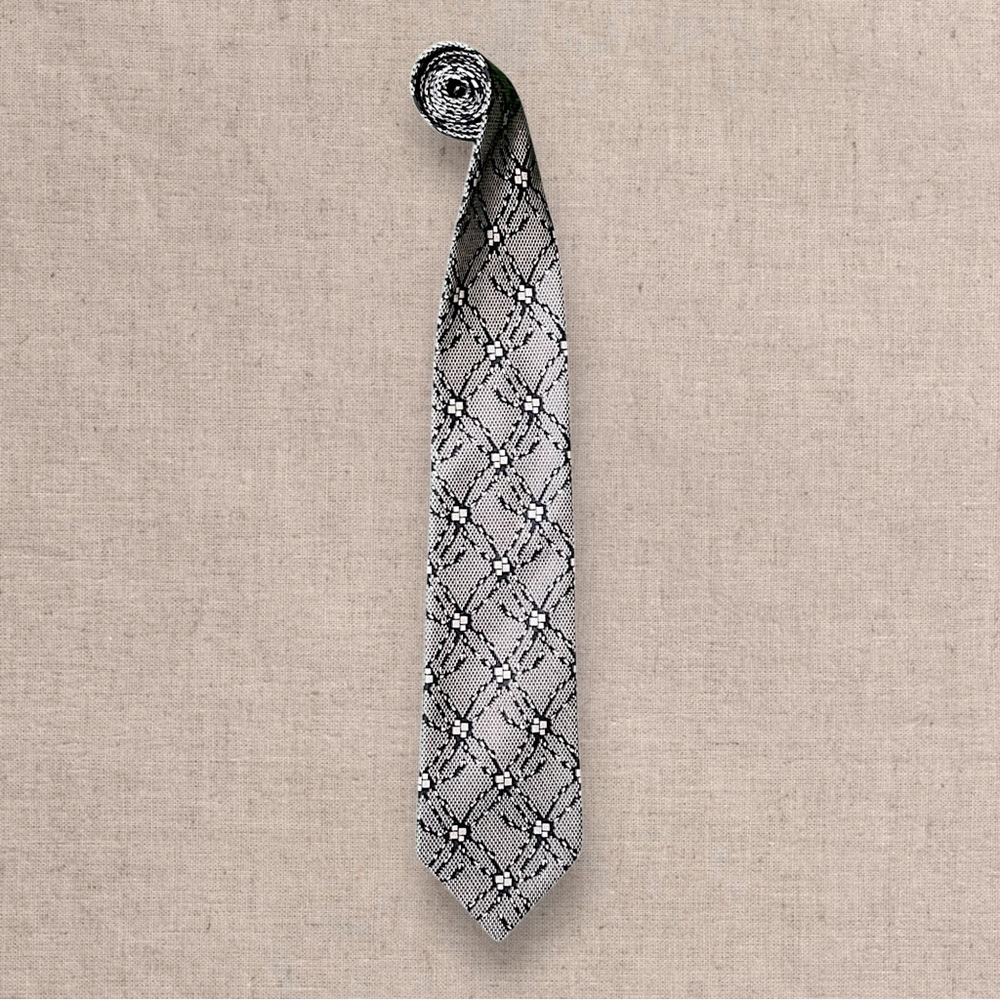 Giorgio Armani Silk Necktie Black White Geometric Pattern Designer Tie Italy